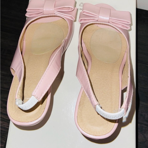 Pink peep toe slingback heels - Picture 3 of 4